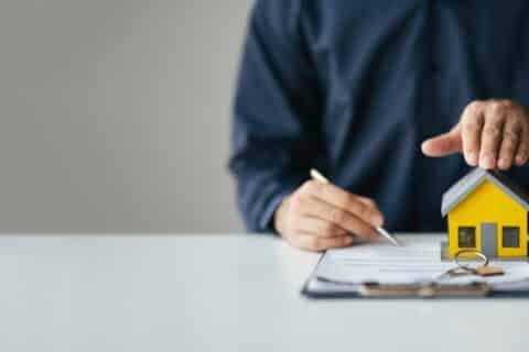 Prêt relais : avantages, risques et conseils pour bien le gérer