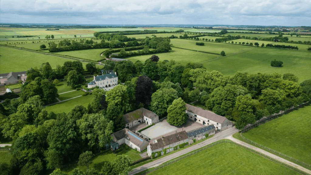 Découvrez le prestigieux haras de Fresnay-le-Buffard à vendre