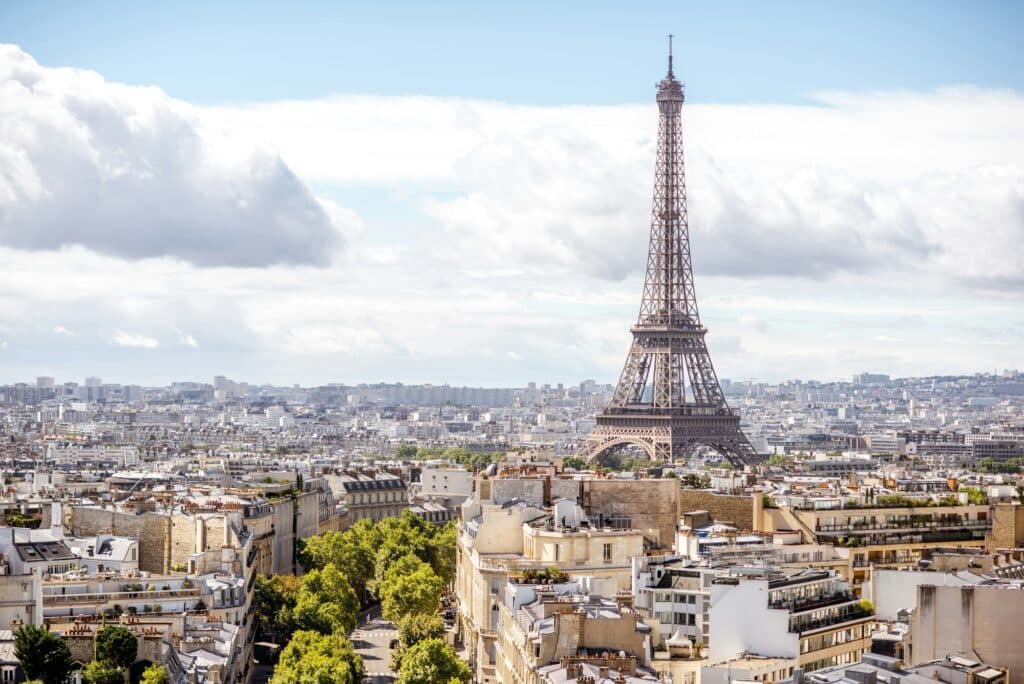 Avenir de l'immobilier français face aux défis économiques et politiques