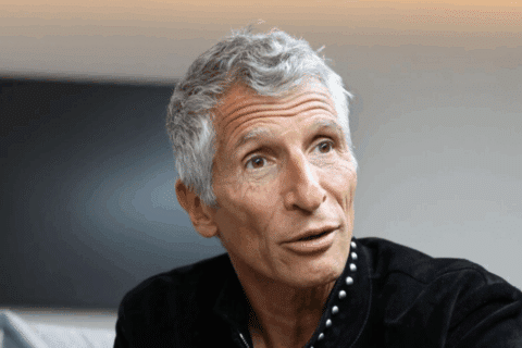 Découvrez la villa de Nagui à Saint-Tropez ainsi que ses engagements sociaux