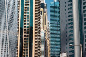Investir dans l'immobilier à l'étranger : pays, financement, fiscalité française et pièges à éviter