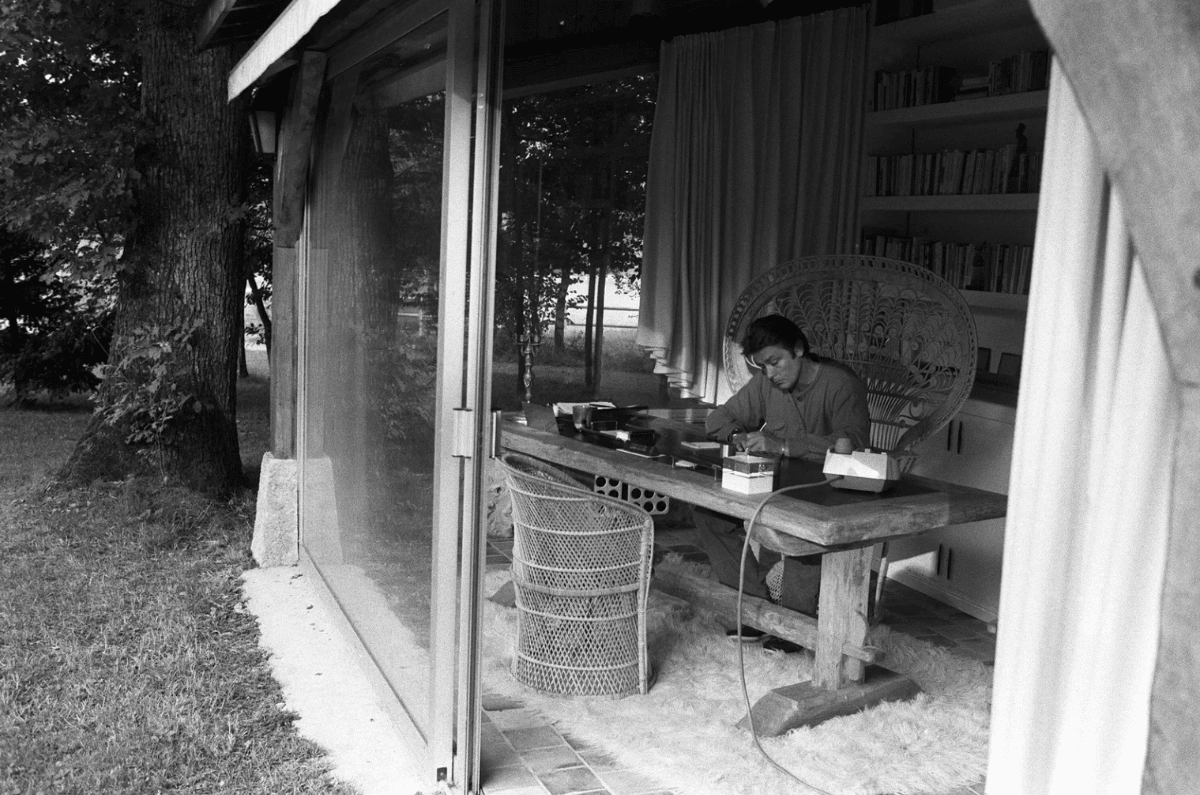 maison-douchy-alain-delon3