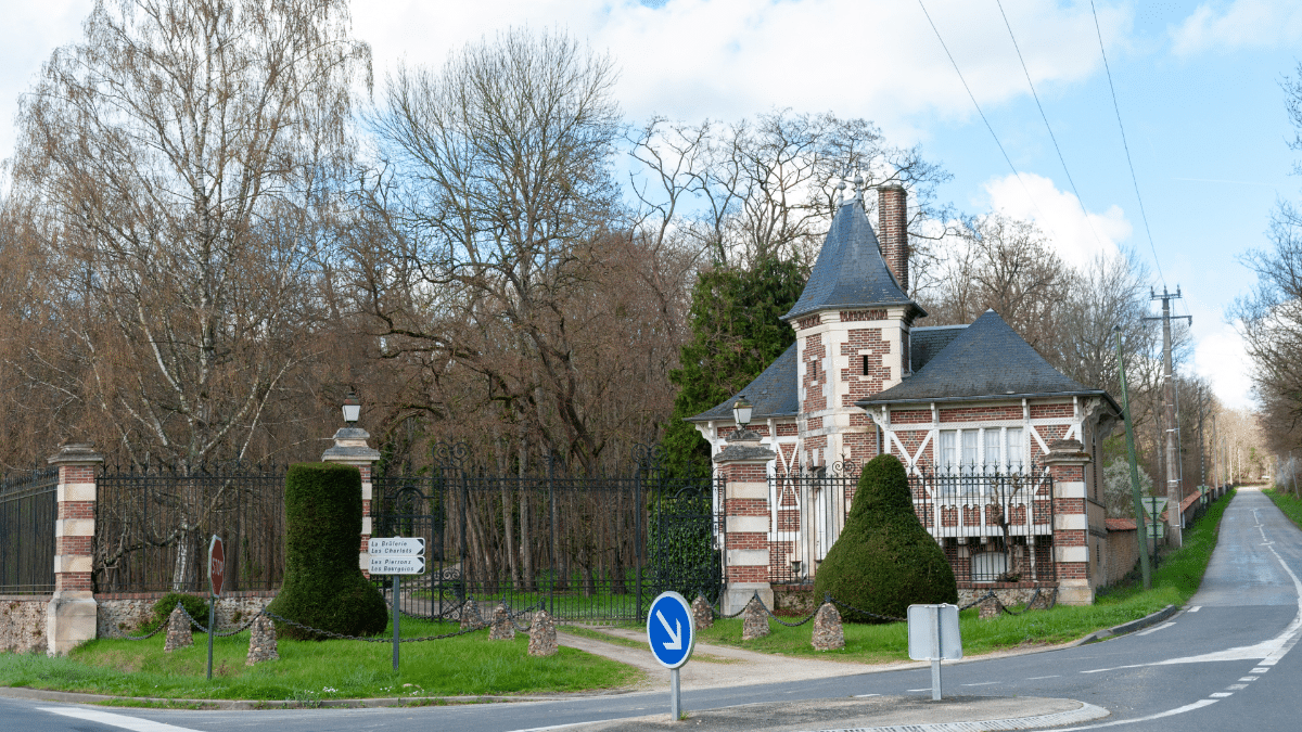 maison-douchy-alain-delon4