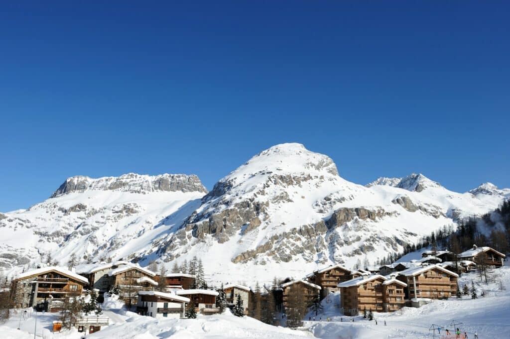 Vacances au ski à petit prix : les meilleures astuces et destinations en France