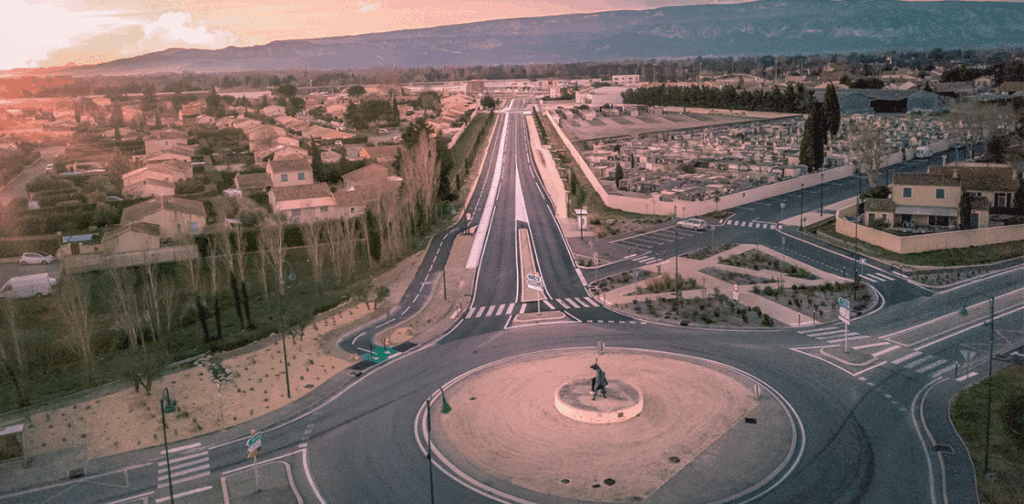 La petite commune de Sénas attire Tesla et dynamise son économie