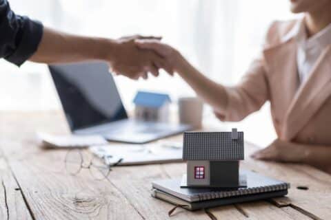 Devenir propriétaire avec un salaire minimum : ces stratégies qui changent tout en 2024