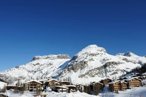 Pourquoi les Alpes restent-elles si prisées des touristes en hiver ?