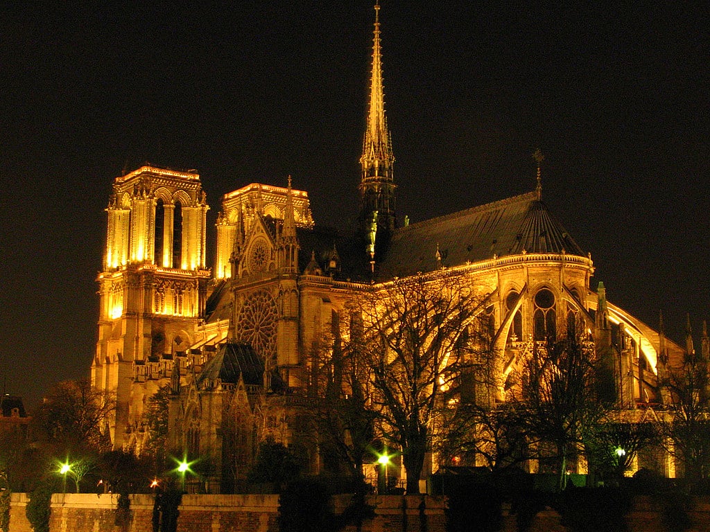 Avant/après : découvrez la renaissance spectaculaire de Notre-Dame de Paris