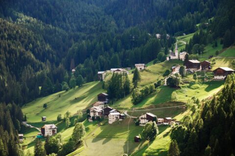 Alpes ou soleil : découvrez les destinations incontournables pour un hiver 2024 unique
