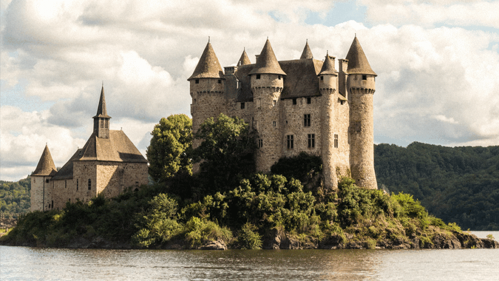 Plongez dans le patrimoine français à travers 3 châteaux uniques et modernes