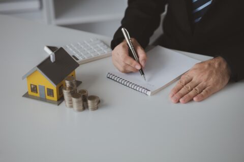 Épargner juste ce qu’il faut : découvrez comment calculer votre apport immobilier idéal