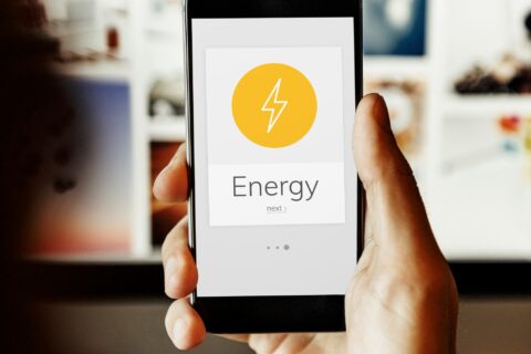 5 astuces peu connues pour réduire vos factures d’électricité dès ce mois-ci (sans gros investissements)