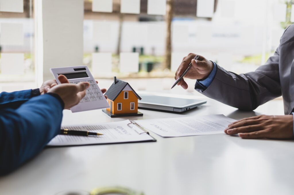 Frais de dossier : l’astuce simple pour économiser sur votre prêt immobilier dès aujourd’hui
