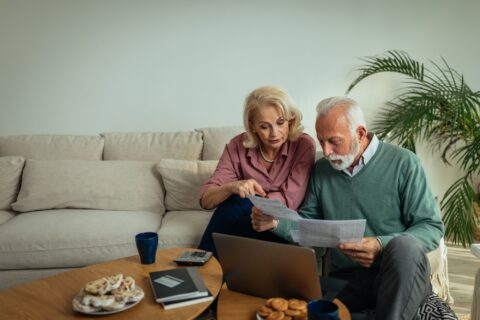 Pourquoi les seniors vendent leurs passoires thermiques : une opportunité cachée pour les jeunes acheteurs