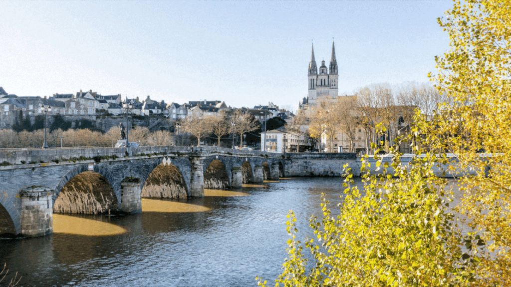 Découvrez comment ces lieux emblématiques font d’Angers une destination incontournable cet hiver