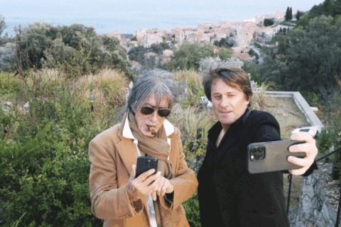 Thomas et Jacques Dutronc dévoilent leur maison familiale en Corse, construite par Françoise Hardy
