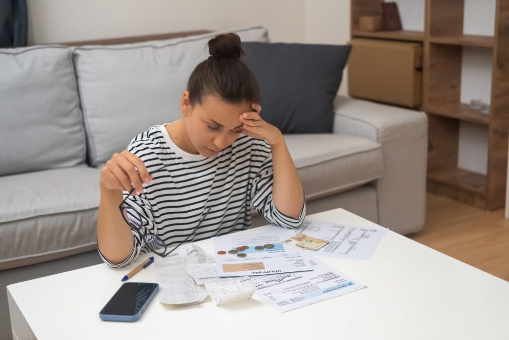 Les défis financiers d'une propriétaire après avoir logé un couple sans-abri