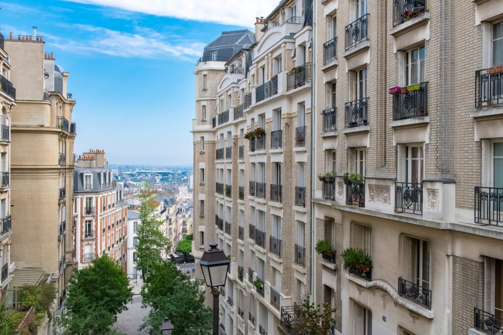 Immobilier à Paris : quels profils achètent encore malgré les prix élevés ?