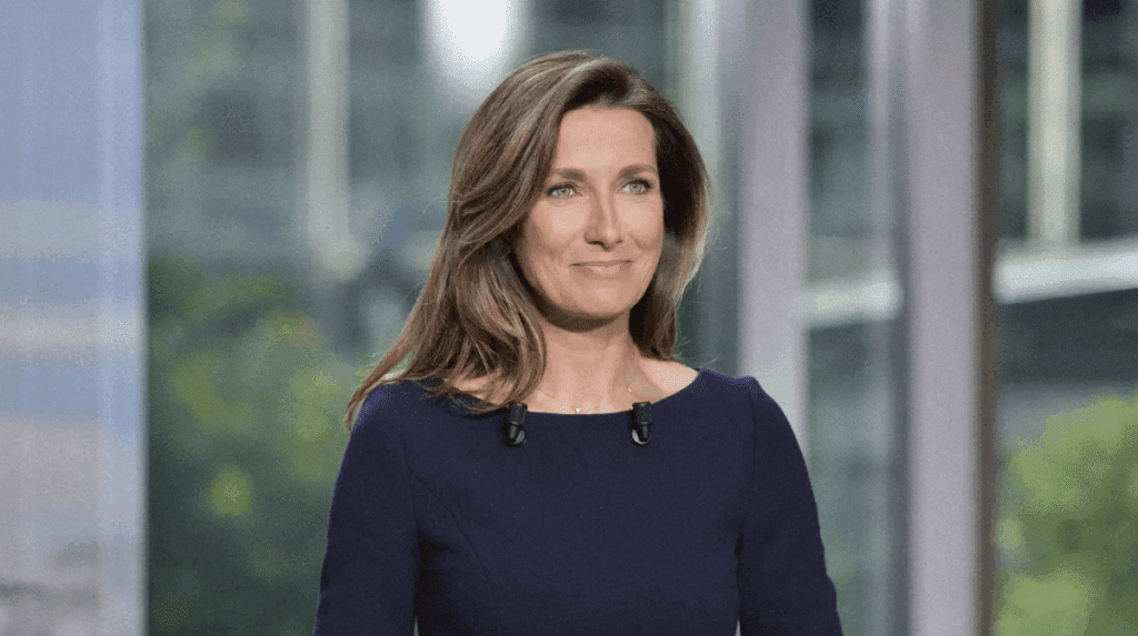 Loin des plateaux télé, Anne-Claire Coudray retrouve la paix en Bretagne !