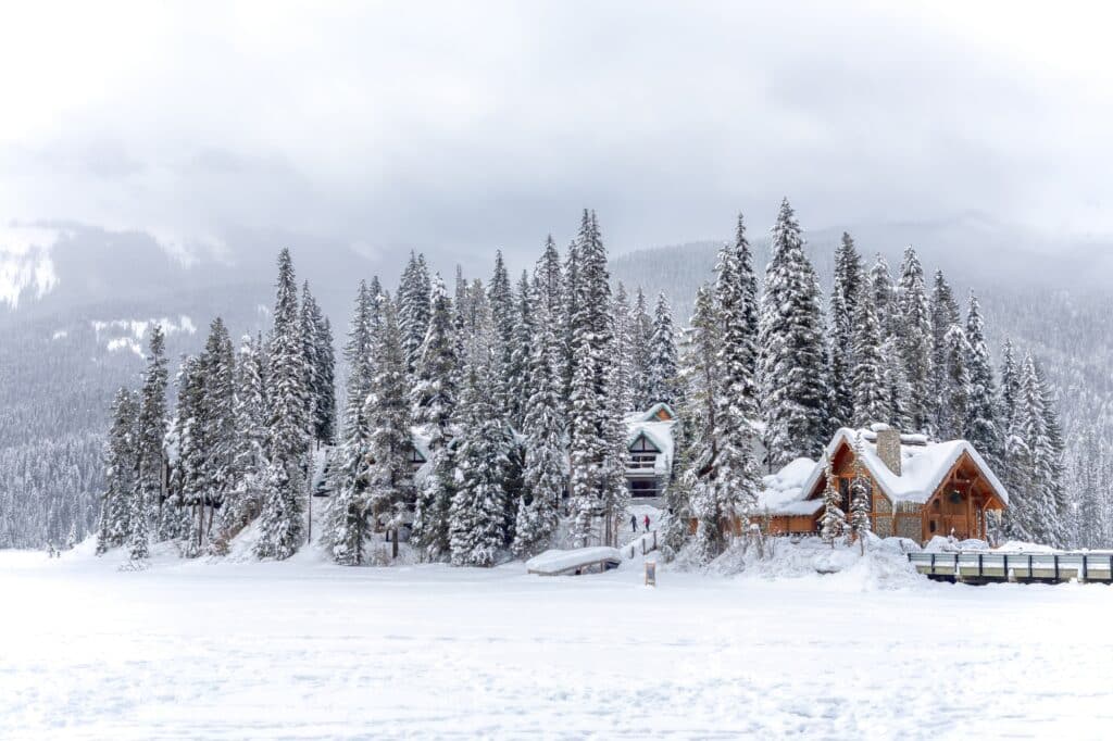 Passoires thermiques en montagne : les travaux indispensables pour votre chalet
