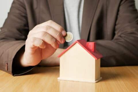 Hausse des taxes, baisse des aides : comment le budget 2025 va impacter l'immobilier