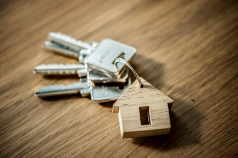 Taux en chute en 2025 : comment économiser des milliers d’euros sur votre prêt immobilier