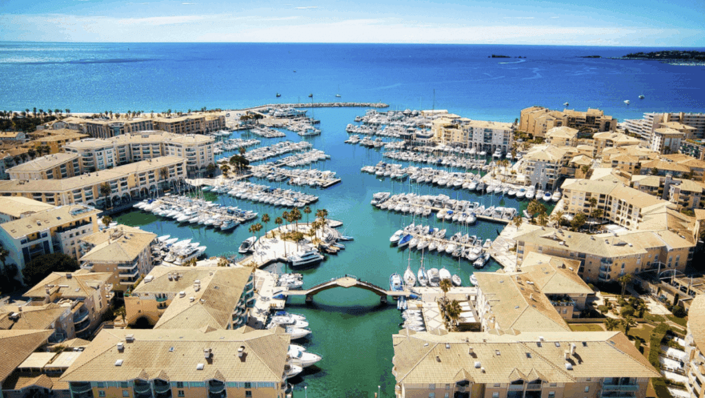 Fréjus en 2025 : pourquoi son immobilier séduit autant et comment en profiter