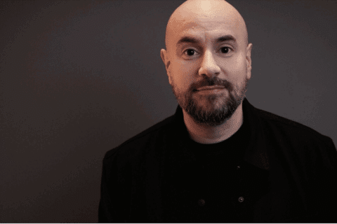 Kyan Khojandi recrée l'ambiance des années 90 chez lui