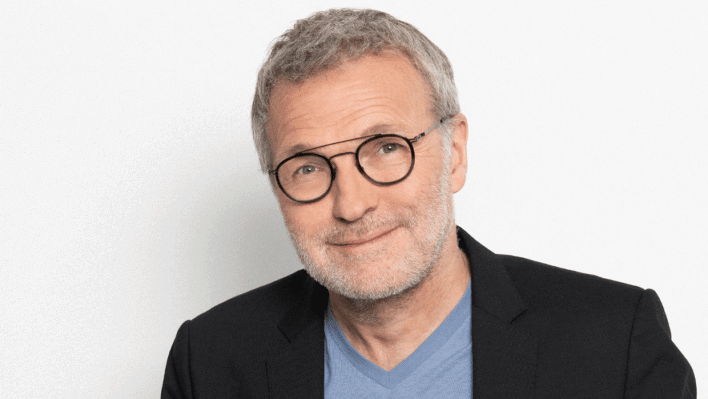 Visite exclusive : la somptueuse résidence normande de Laurent Ruquier révélée !