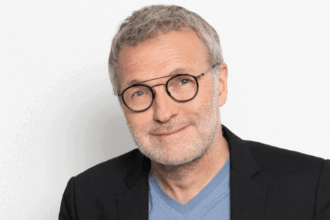 Visite exclusive : la somptueuse résidence normande de Laurent Ruquier révélée !