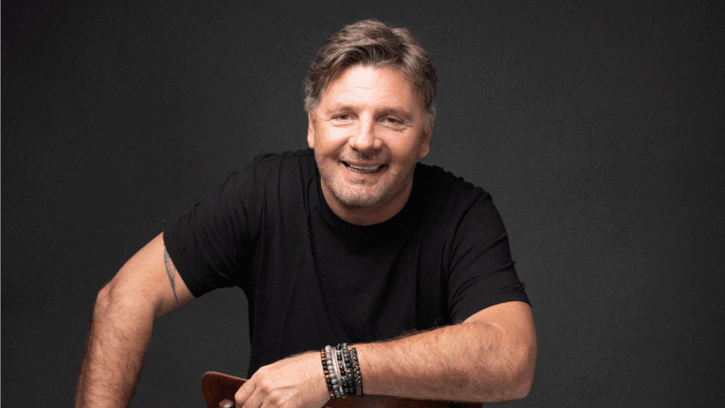 Lassé de la capitale, Philippe Lellouche s’offre une vie paisible face à l’océan !