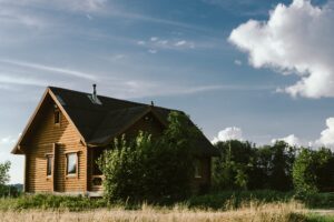 La méthode d'audit énergétique pour la rénovation de maisons en bois : spécificités et conseils d'un bureau d'étude thermique
