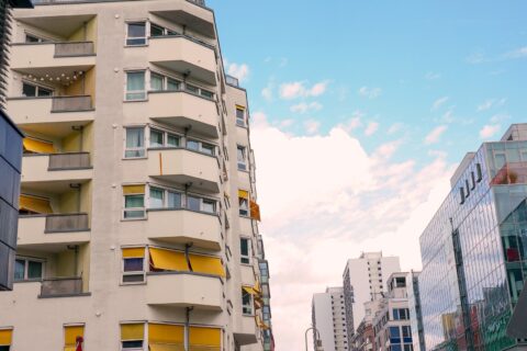 Hausse des prix dans les grandes villes : faut-il investir avant une nouvelle flambée en 2025 ?