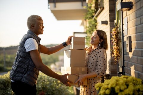 Transformer son logement en relais colis : une bonne idée ou un casse-tête juridique ?