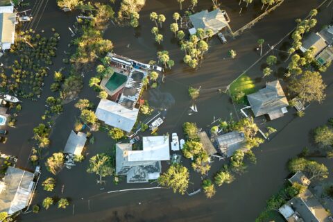 Comment protéger votre bien immobilier face aux catastrophes naturelles en 2025