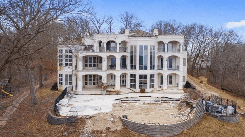 Ces villas de stars tombées en ruine : la face cachée du luxe !