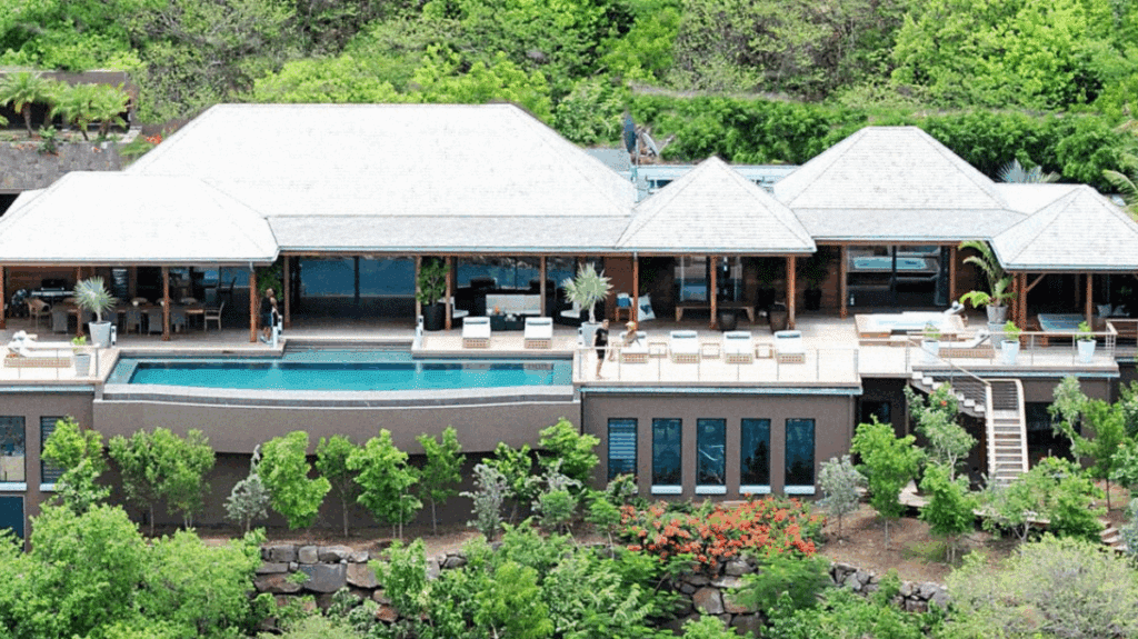 Vivez le rêve de Johnny : louez sa villa à Saint-Barth pour une semaine inoubliable