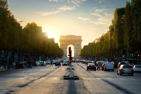 Paris 2026 : comment un ancien parking devient un hub logistique robotisé sous les Champs-Élysées