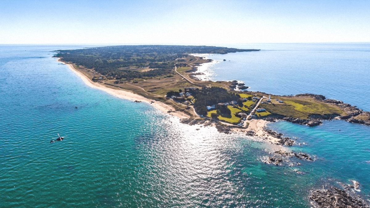 ile-yeu-pierre-niney1