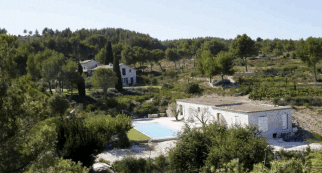 Inès de La Fressange : sa villa provençale au cœur d'une polémique environnementale
