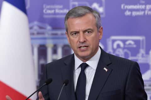 Taux, crédit, emploi : pourquoi la démission du gouvernement inquiète les Français