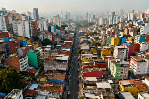 Surpopulation extrême : cette ville brésilienne étouffe sous 13 000 habitants au km²
