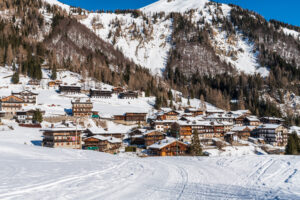 Marché immobilier dans les Aravis comment La Clusaz tire son épingle du jeu
