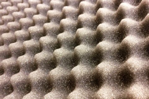 Isolation phonique : améliorer le confort de votre logement en ville