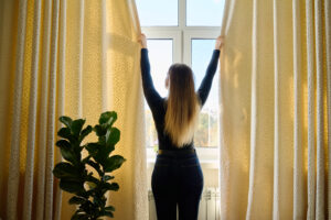 Quels sont les avantages des rideaux occultants pour votre appartement ?