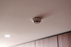 Sécurité incendie à la maison : les équipements indispensables pour protéger votre logement