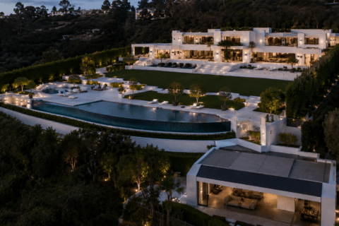 Jennifer Lopez baisse de 18 millions le prix de sa villa à Beverly Hills