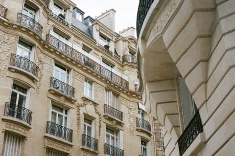 Marché de l’immobilier à Paris, faut-il encore attendre avant d’acheter ?