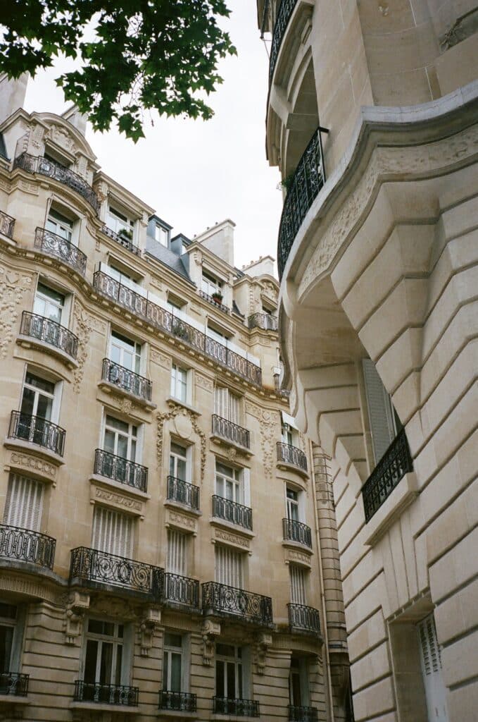 Marché de l’immobilier à Paris, faut-il encore attendre avant d’acheter ?