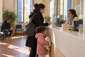 CAF Bouches-du-Rhône : 16,8 jours de délai, la Cour alerte